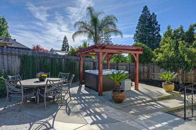 1005 Palos Verdes Ct, Roseville, CA 95661