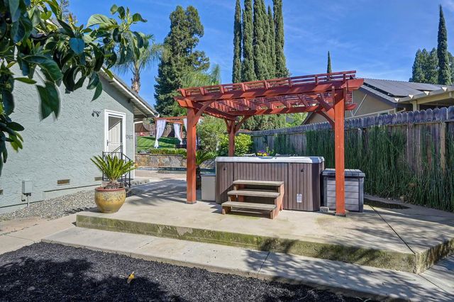 1005 Palos Verdes Ct, Roseville, CA 95661