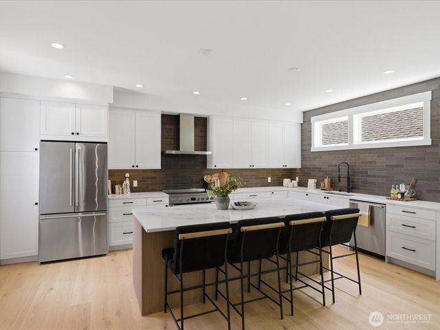 1970 25th Avenue E, Seattle, WA 98112