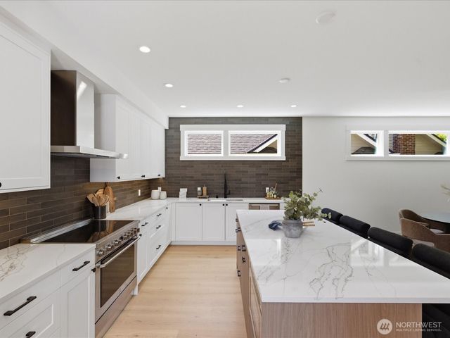 1970 25th Avenue E, Seattle, WA 98112