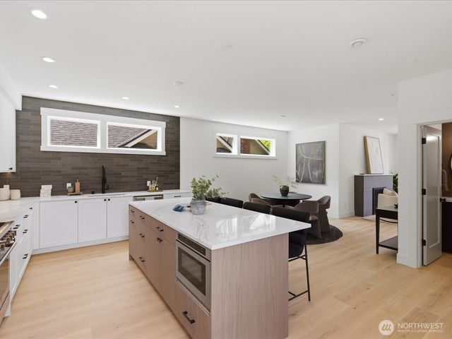 1970 25th Avenue E, Seattle, WA 98112