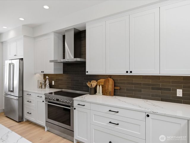 1970 25th Avenue E, Seattle, WA 98112