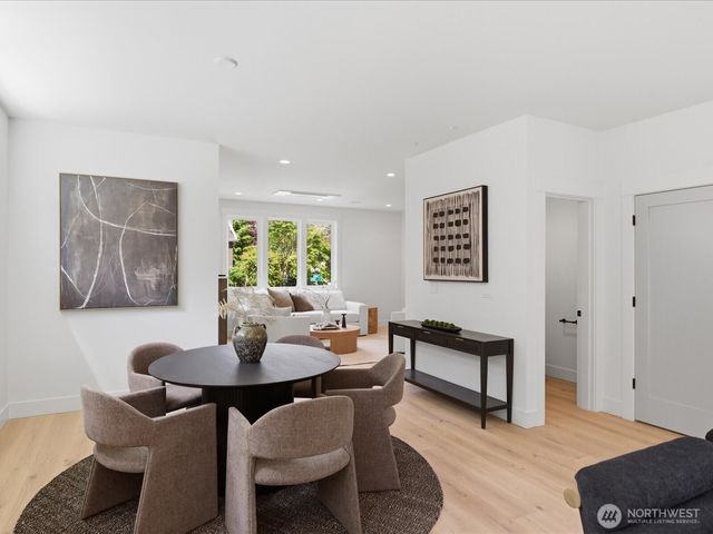 1970 25th Avenue E, Seattle, WA 98112
