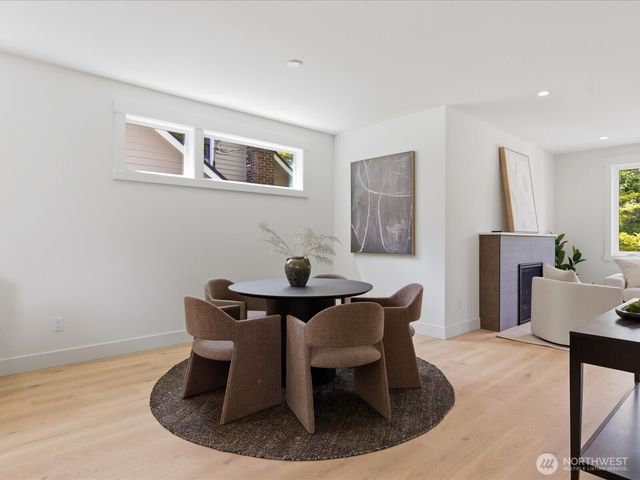 1970 25th Avenue E, Seattle, WA 98112