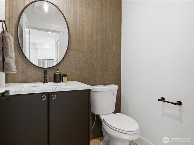 1970 25th Avenue E, Seattle, WA 98112