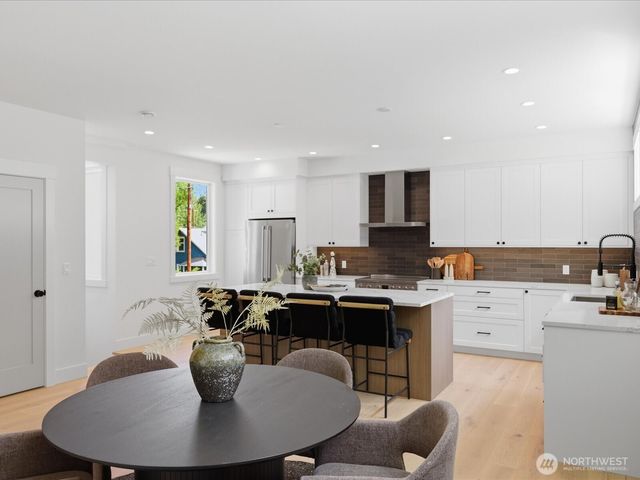 1970 25th Avenue E, Seattle, WA 98112
