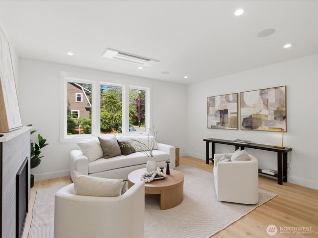 1970 25th Avenue E, Seattle, WA 98112