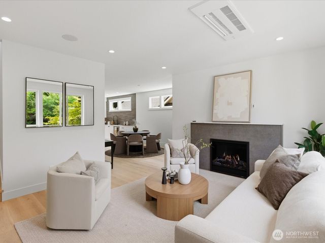 1970 25th Avenue E, Seattle, WA 98112