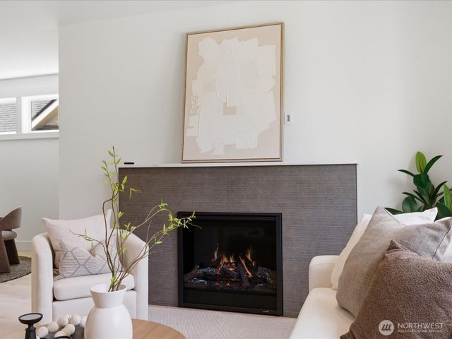 1970 25th Avenue E, Seattle, WA 98112