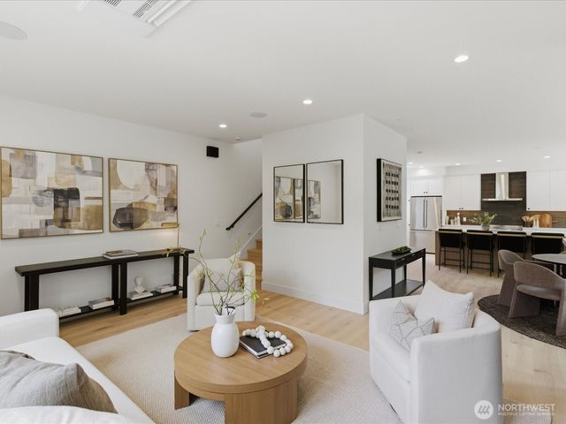 1970 25th Avenue E, Seattle, WA 98112