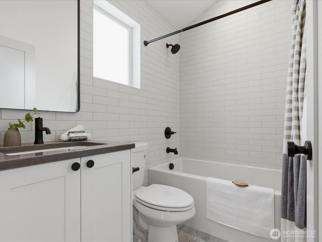 1970 25th Avenue E, Seattle, WA 98112