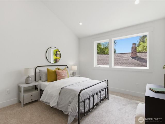 1970 25th Avenue E, Seattle, WA 98112