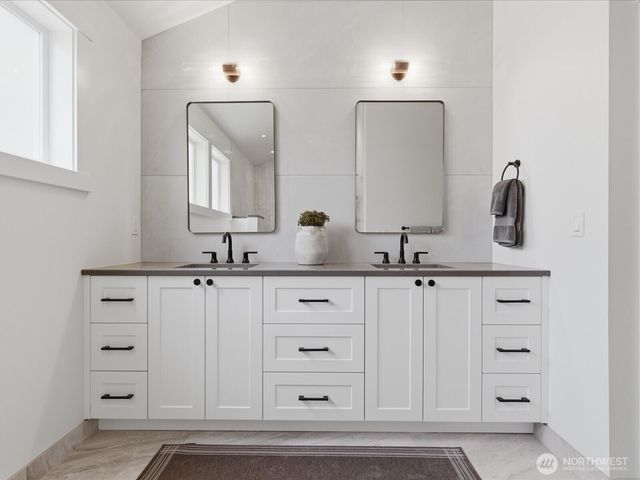 1970 25th Avenue E, Seattle, WA 98112