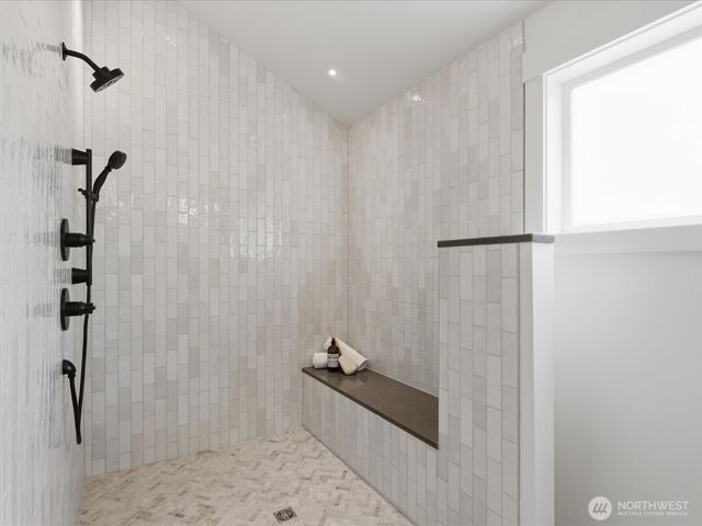 1970 25th Avenue E, Seattle, WA 98112