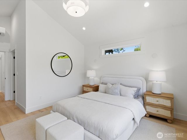 1970 25th Avenue E, Seattle, WA 98112