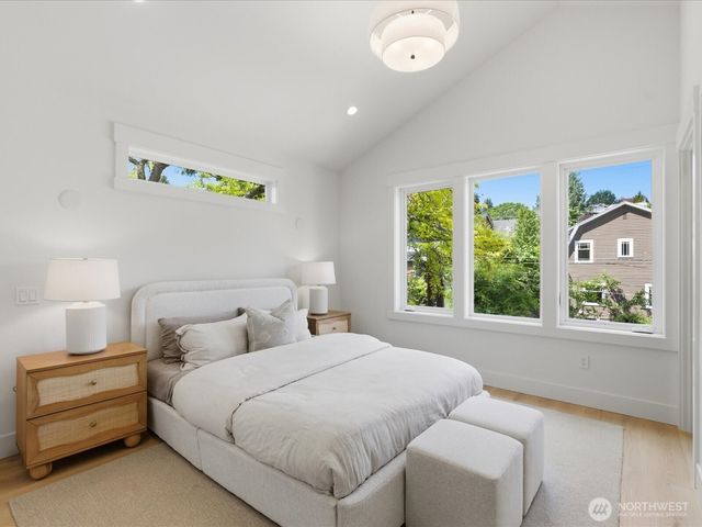 1970 25th Avenue E, Seattle, WA 98112