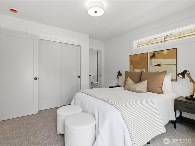 1970 25th Avenue E, Seattle, WA 98112