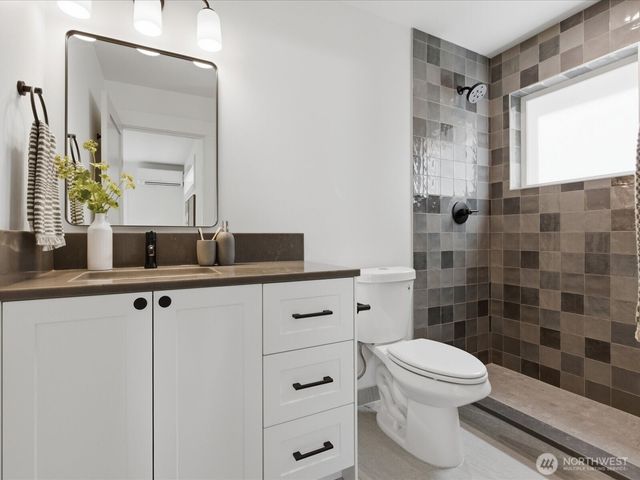 1970 25th Avenue E, Seattle, WA 98112