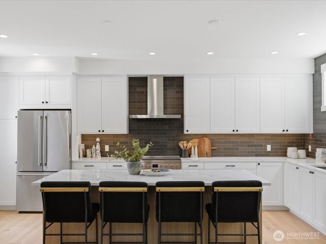 1970 25th Avenue E, Seattle, WA 98112