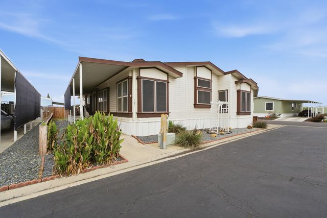 900 E Rankin Avenue 121, Tulare, CA 93274