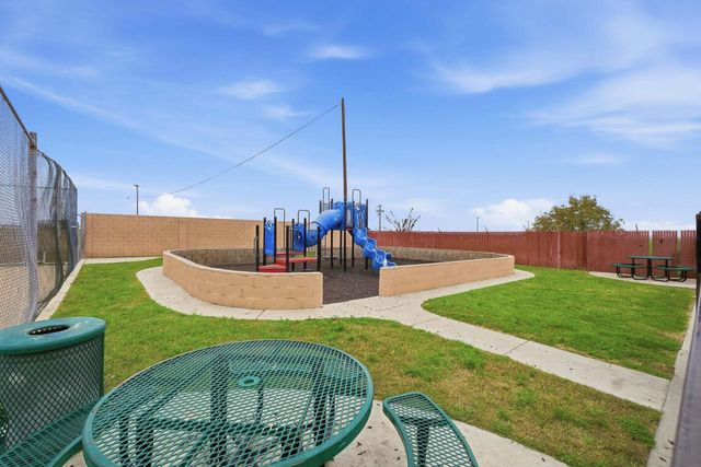 900 E Rankin Avenue 121, Tulare, CA 93274