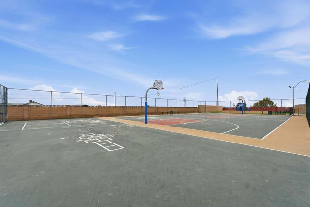 900 E Rankin Avenue 121, Tulare, CA 93274