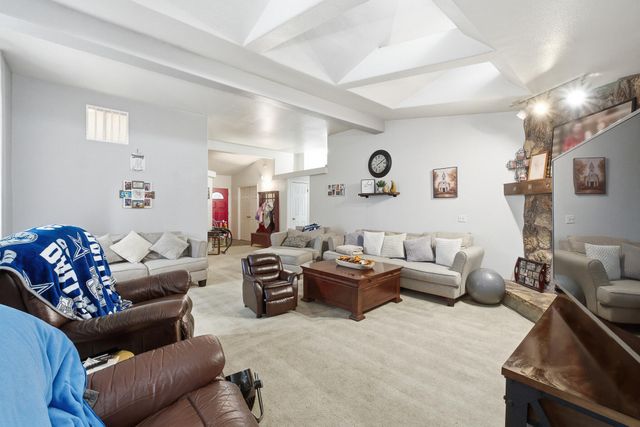 900 E Rankin Avenue 121, Tulare, CA 93274