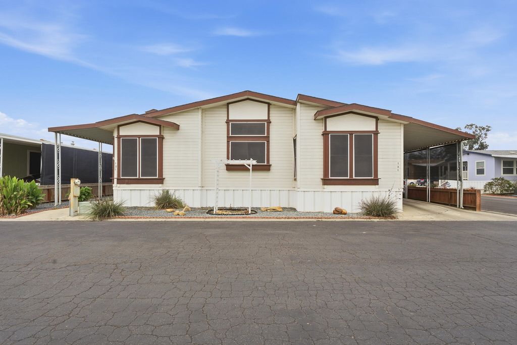 900 E Rankin Avenue 121, Tulare, CA 93274