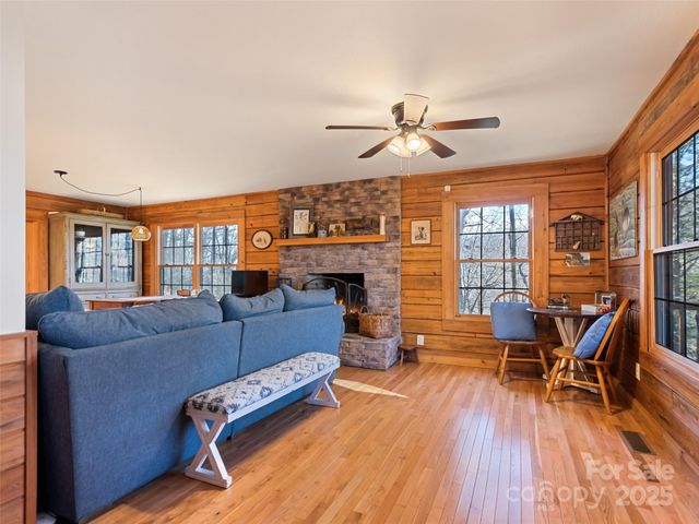 171 Sharons Bluff, Franklin, NC 28734