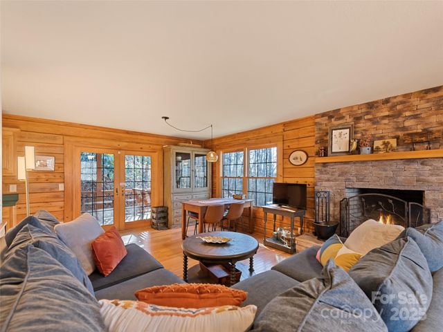 171 Sharons Bluff, Franklin, NC 28734