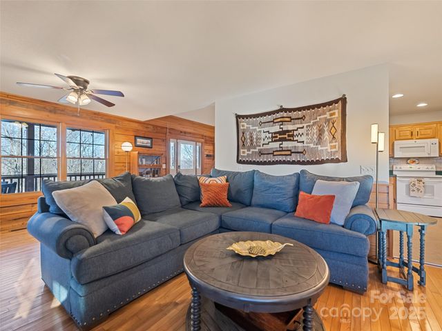 171 Sharons Bluff, Franklin, NC 28734