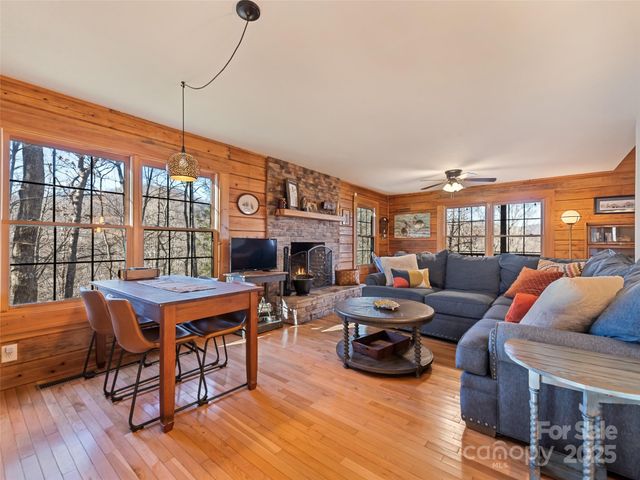 171 Sharons Bluff, Franklin, NC 28734