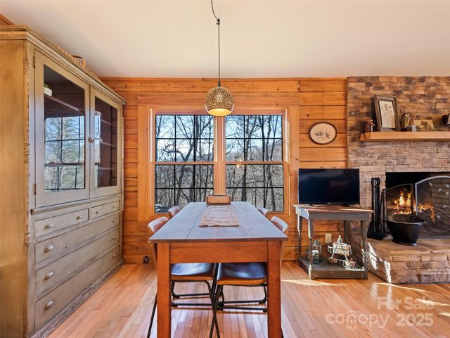 171 Sharons Bluff, Franklin, NC 28734