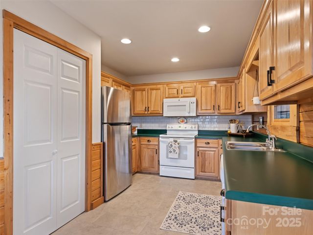 171 Sharons Bluff, Franklin, NC 28734