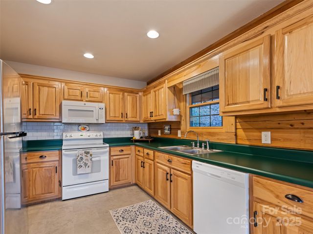 171 Sharons Bluff, Franklin, NC 28734