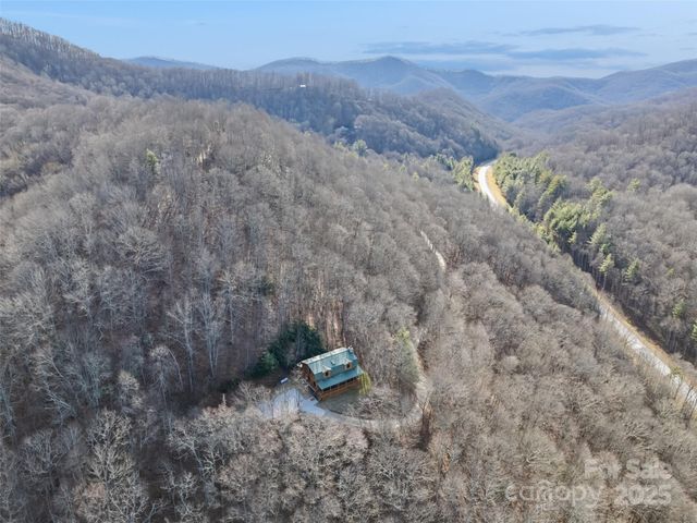 171 Sharons Bluff, Franklin, NC 28734