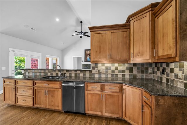 4457 Putting Green Drive, Fayetteville, AR 72704