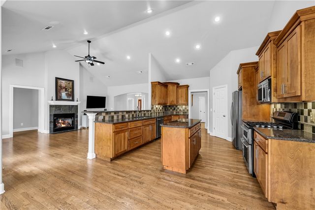 4457 Putting Green Drive, Fayetteville, AR 72704