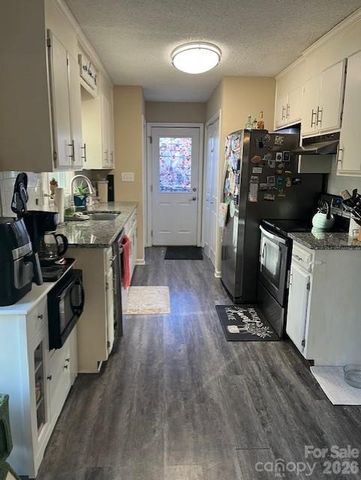 692 Radcliff Place NW, Concord, NC 28027