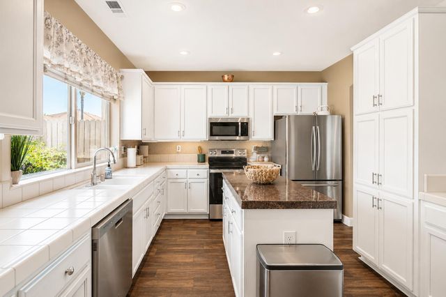 3717 Havenhurst Ct, Modesto, CA 95355