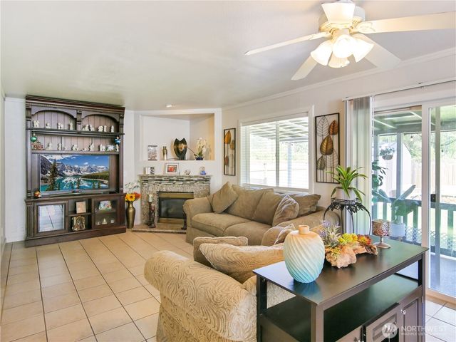 8728 136th Street E, Puyallup, WA 98373