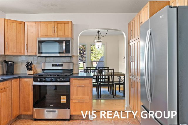 303 E Savidge Street, Spring Lake, MI 49456
