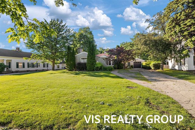 303 E Savidge Street, Spring Lake, MI 49456