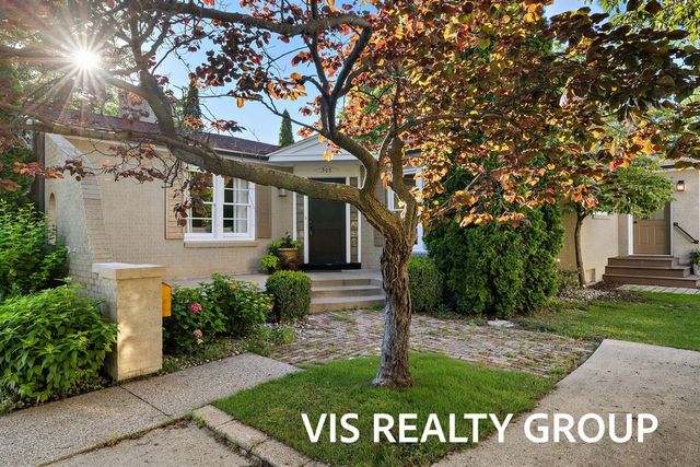 303 E Savidge Street, Spring Lake, MI 49456