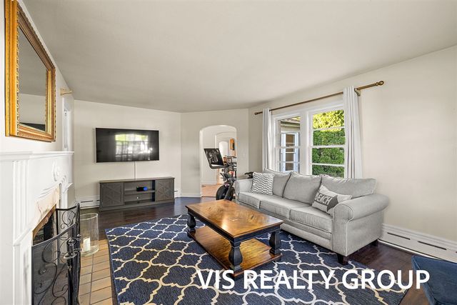 303 E Savidge Street, Spring Lake, MI 49456