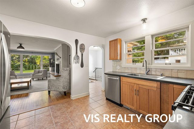 303 E Savidge Street, Spring Lake, MI 49456