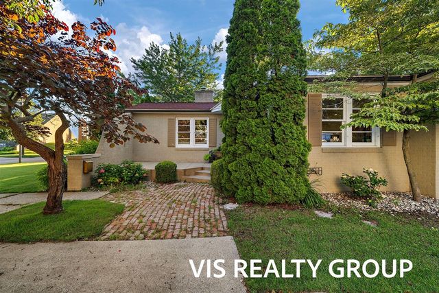 303 E Savidge Street, Spring Lake, MI 49456