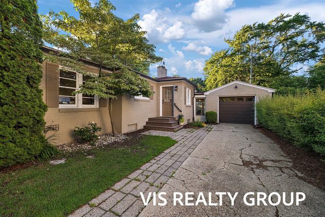 303 E Savidge Street, Spring Lake, MI 49456