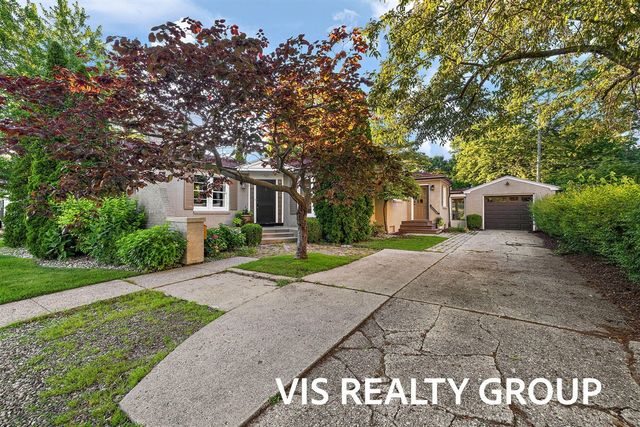 303 E Savidge Street, Spring Lake, MI 49456