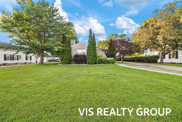 303 E Savidge Street, Spring Lake, MI 49456
